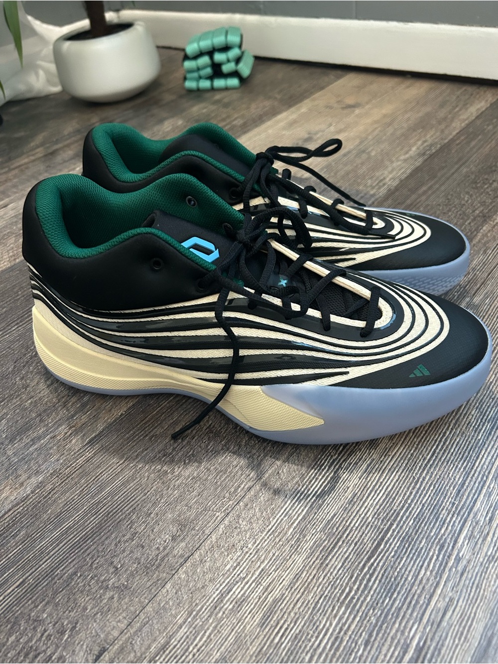 EUC MENS Adidas Dame X 'Bucks' Basketball Shoes